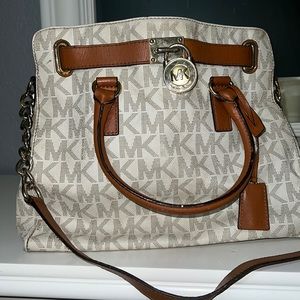 Michael Kors white/brown Leather Hamilton Satchel. Used in good conditions.